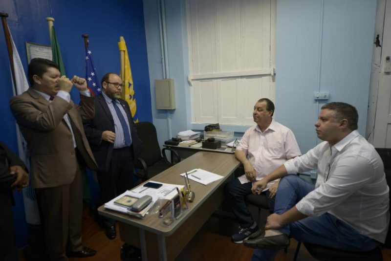 Omar propõe criação de comitê autônomo para fiscalizar secretarias de Estado