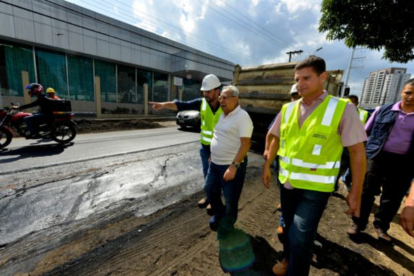 'Amazonino asfalta as mesmas ruas recuperadas pela prefeitura', diz Arthur