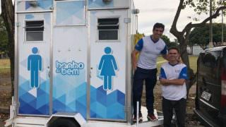 Engenheiro e empresário criam cabine de banho itinerante para moradores de rua 