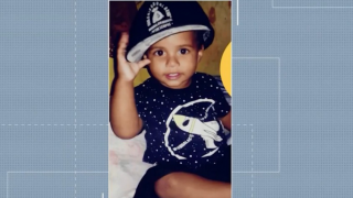 Bebê de 1 ano morre após se afogar em balde no quintal de casa