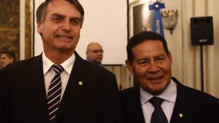 Jair Bolsonaro anuncia general Hamilton  Mourão como vice