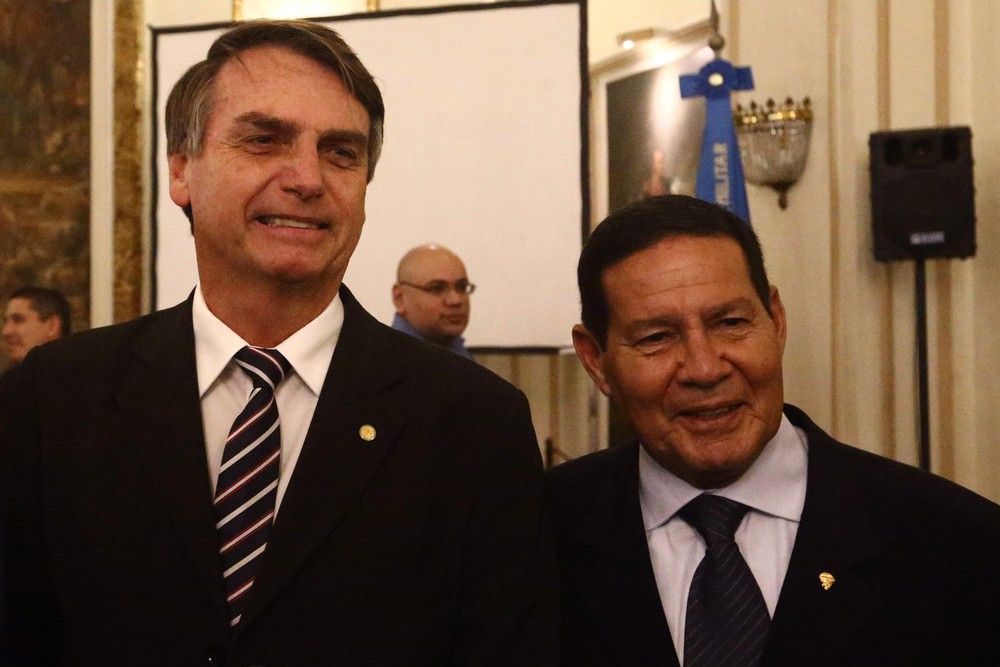Jair Bolsonaro anuncia general Hamilton  Mourão como vice