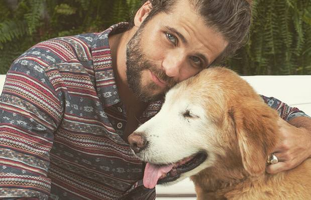 Bruno Gagliasso publica texto emocionante após morte de seu cachorro