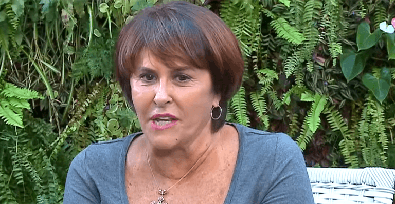 Sensitiva Marcia Fernandes mostra pela primeira vez sua mansão
