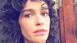 Maria Flor compartilha foto com pelos nas axilas e manda recado aos críticos