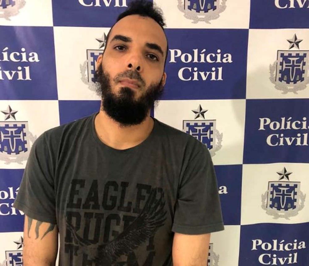 Homem é preso após se masturbar enquanto observava adolescentes