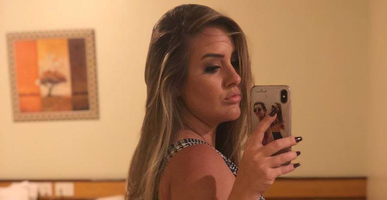 Ex-BBB Patrícia exibe corpão e revela que fará plástica