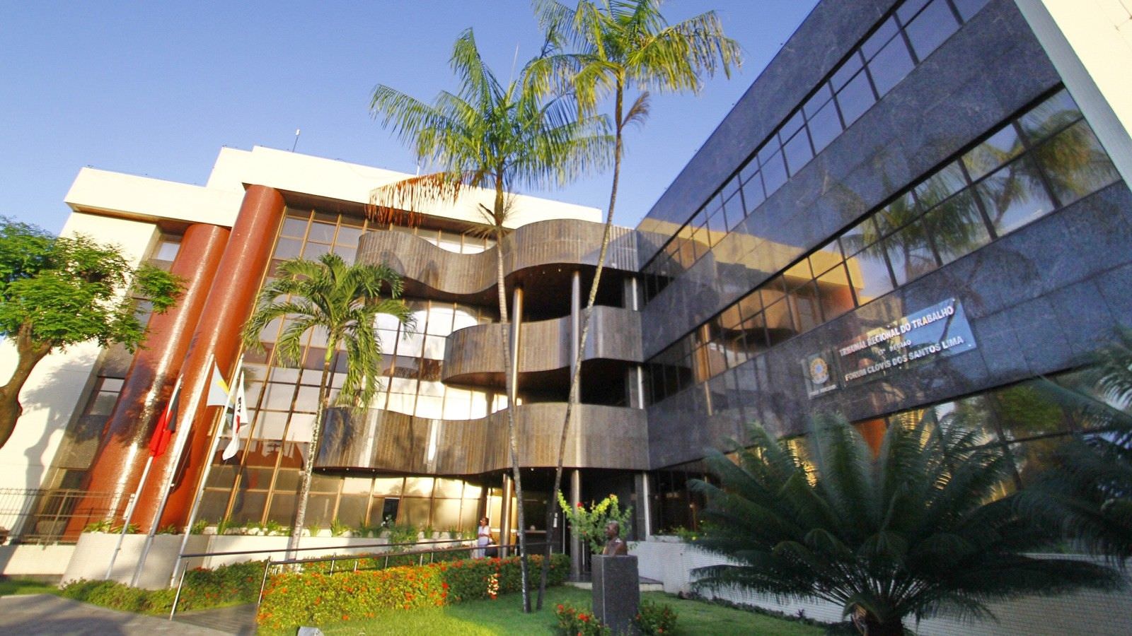 Trabalhador é indenizado em R$ 400 mil por receber presente obsceno
