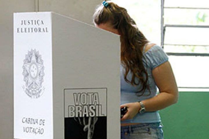 Maioria do eleitorado do Amazonas estudou até o ensino médio, aponta TSE