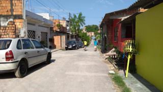 Homem é assassinado a tiros em frente de casa em Manaus