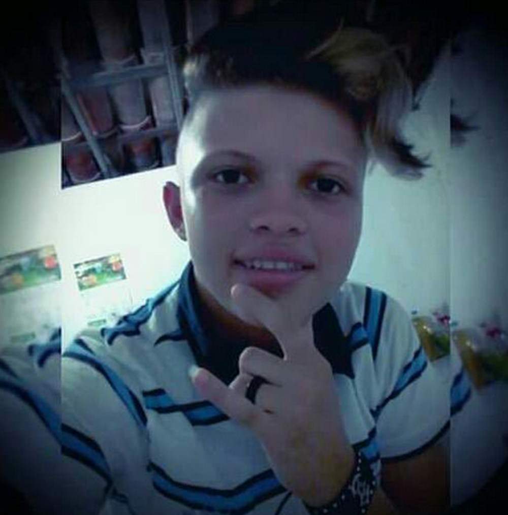 Estudante é morta a tiros enquanto voltava da escola