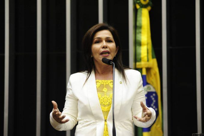 Conceição Sampaio recebe destaque por assiduidade