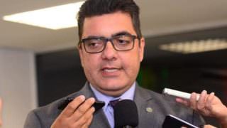Mesmo barrado pela 'Lei da Ficha Limpa' deputado consegue concorrer à reeleição