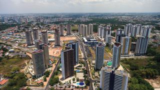 Homem é atingido por tiros em ponto de ônibus na Zona Sul de Manaus