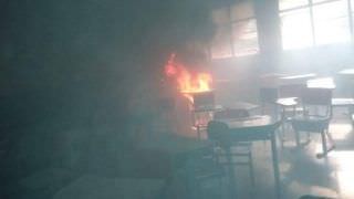 Aluno coloca fogo em prova e causa princípio de incêndio em escola