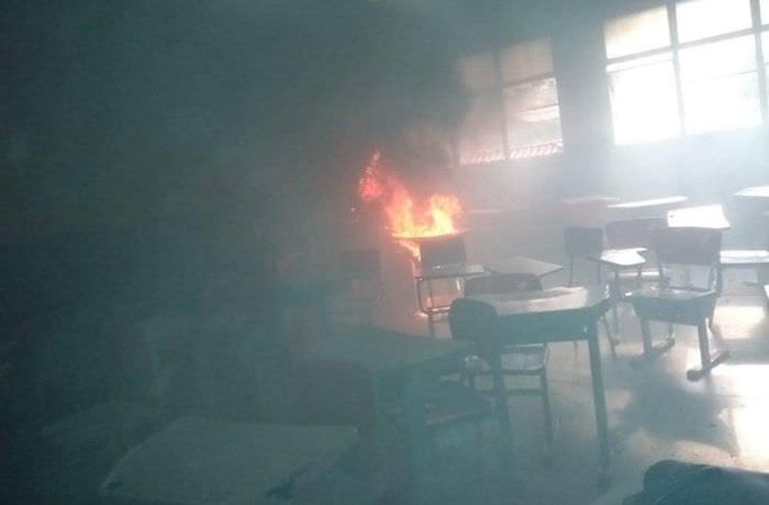 Aluno coloca fogo em prova e causa princípio de incêndio em escola