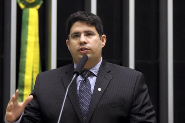 TRE-AM aprova candidatura de Hissa Abrahão ao Senado