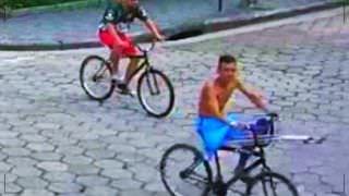 Ladrão que perdeu perna em assalto volta a roubar usando muletas; veja vídeo