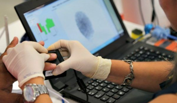 Barroso quer ouvir TSE antes de decidir sobre títulos sem biometria