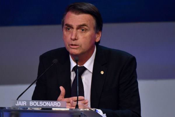 ‘Efeito Bolsonaro’ faz Ibovespa subir mais de 2% e dólar ronda 3,60