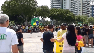 Apoiadores de Bolsonaro promovem ato em Manaus, neste domingo