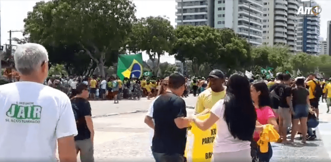 Apoiadores de Bolsonaro promovem ato em Manaus, neste domingo