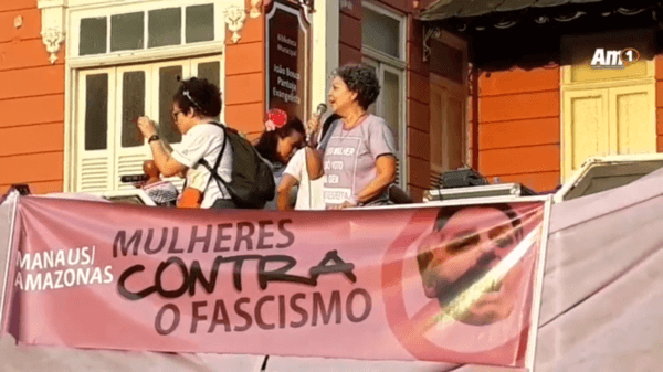 Mulheres realizam manifestação contra candidato à Presidência Jair Bolsonaro