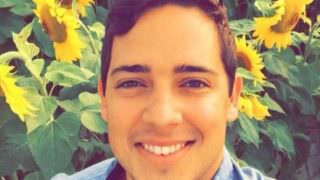 Pai faz despedida emocionada para filho morto por ataque de tubarão