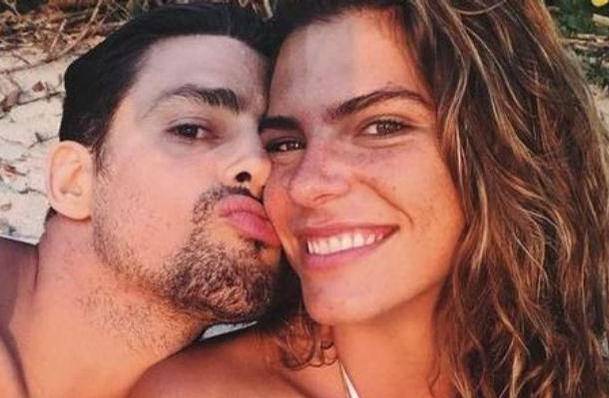 Mariana Goldfarb posa nua e ganha curtida do ex, Cauã Reymond