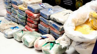 Homem é preso com 60kg de drogas escondidas em sacos de farinha em Manaus