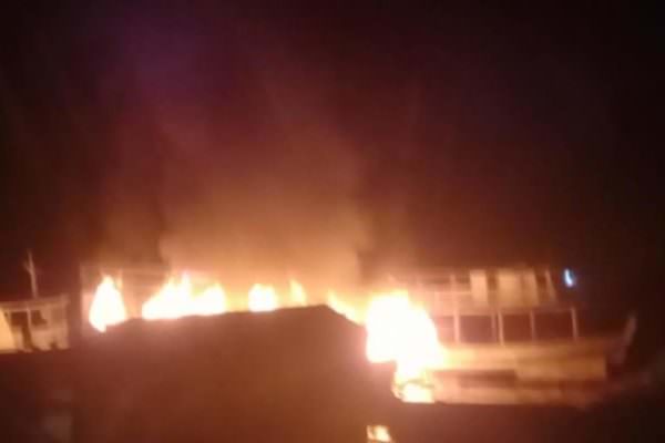 Incêndio em embarcações deixam três pessoas feridas no interior do AM
