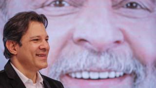 Eleição de Haddad vai ser resposta do povo ao golpe, diz Lula em bilhete