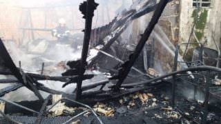 Homem morre carbonizado após incêndio em residência