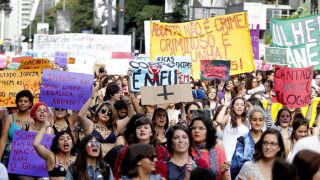 Mulheres marcham em Brasília contra onda de feminicídios no DF