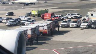 Avião é isolado em Nova York depois de 100 passageiros passarem mal
