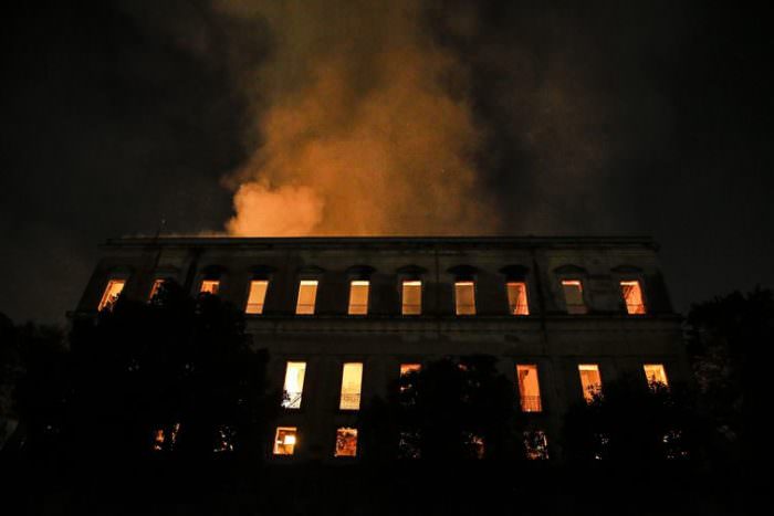 Bancos e governo debatem sobre restauração do Museu Nacional