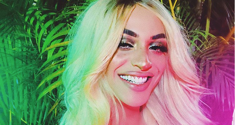 Com calcinha nude, Pabllo Vittar exibe bumbum empinadíssimo e reflete: ''Não sou perfeita''
