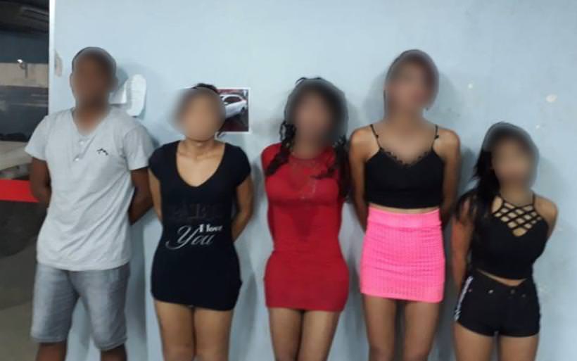 Travestis venezuelanas são presas suspeitas de roubar clientes em Manaus