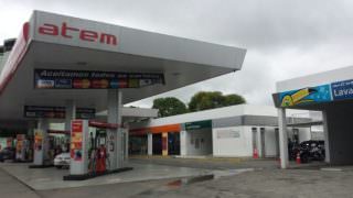 Placa com detalhes dos preços de combustíveis agora é obrigatória no Brasil