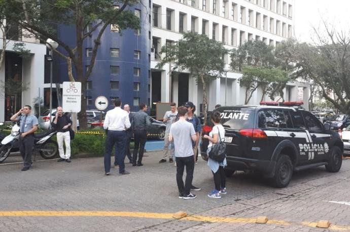 Homem é morto a tiros dentro da universidade PUC