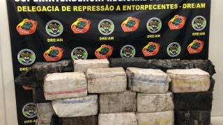 Polícia Federal apreende 840 kg de cocaína colombiana escondida em barco no AM