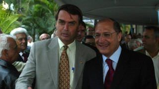 Aos gritos de Bolsonaro, Alckmin é vaiado em evento evangélico