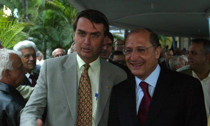 Aos gritos de Bolsonaro, Alckmin é vaiado em evento evangélico