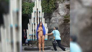 Artista será julgada por ficar nua no Santuário de Lourdes, na França