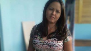 Mulher é morta pelo ex-marido com golpes de facão na frente dos filhos