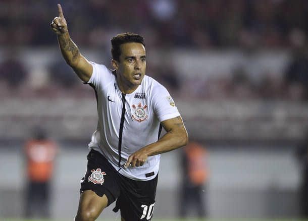 Jadson desfalca Corinthians em rodada do Brasileiro