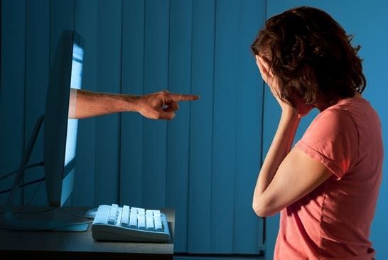 Saiba como denunciar mensagens que incitam a violência na internet