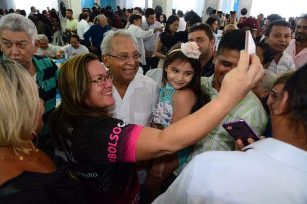 Amazonino recebe apoio de 2 mil líderes religiosos da Restauração