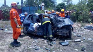Duas pessoas morrem em grave acidente de trânsito neste domingo