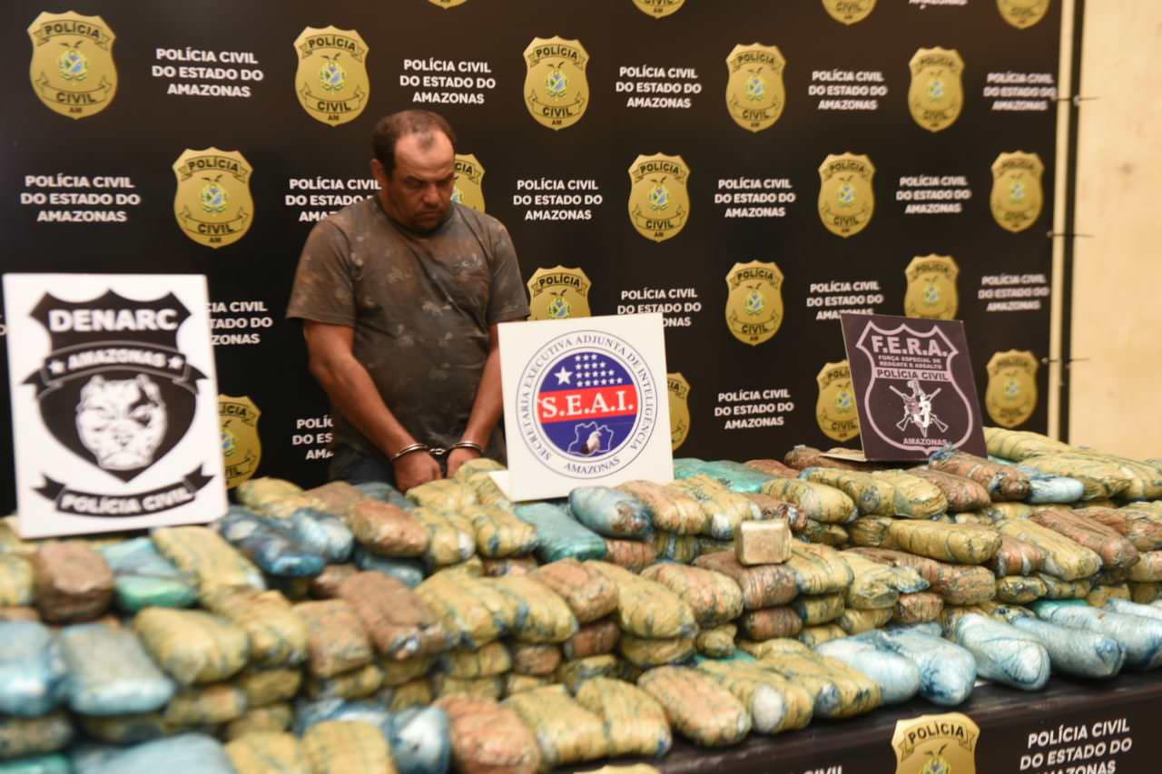 Caminhão é apreendido com droga avaliada em R$ 3 milhões